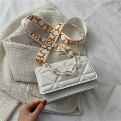 Chic Women's Shoulder Bag - Fall 2022 Fashion Trend